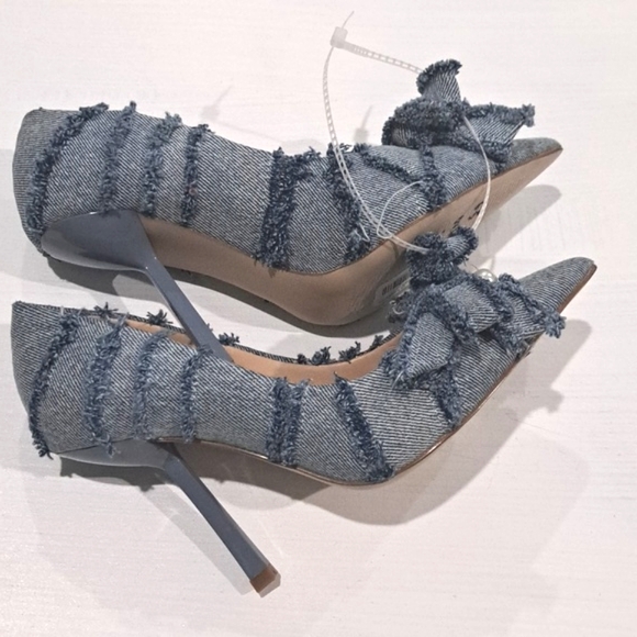 Steve Madden Barb Frayed Denim Point Toe Bow Pump - Picture 3 of 5